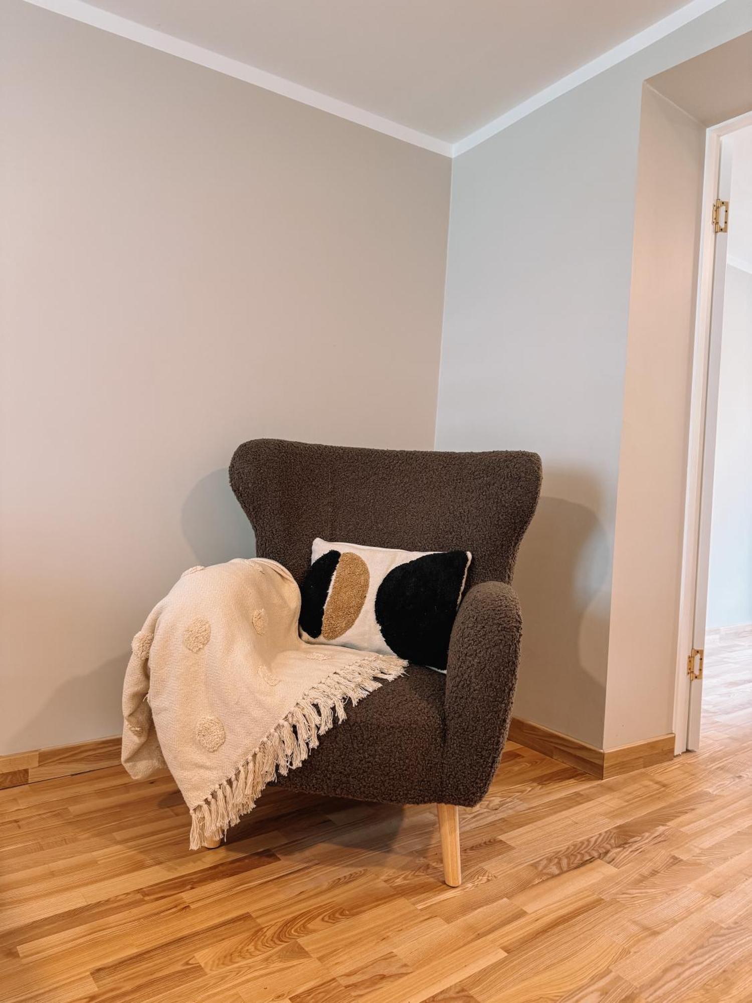 Striku15 - Dzivoklis Ar Terasi Apartment Saldus